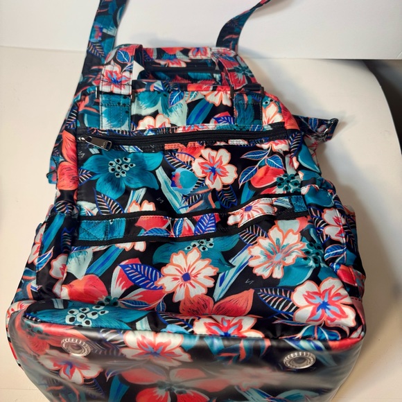 NWOT. Lug Ranger XL Overnight Tote Bag. Lug Ranger XL overnight Weekender bag - Picture 2 of 14